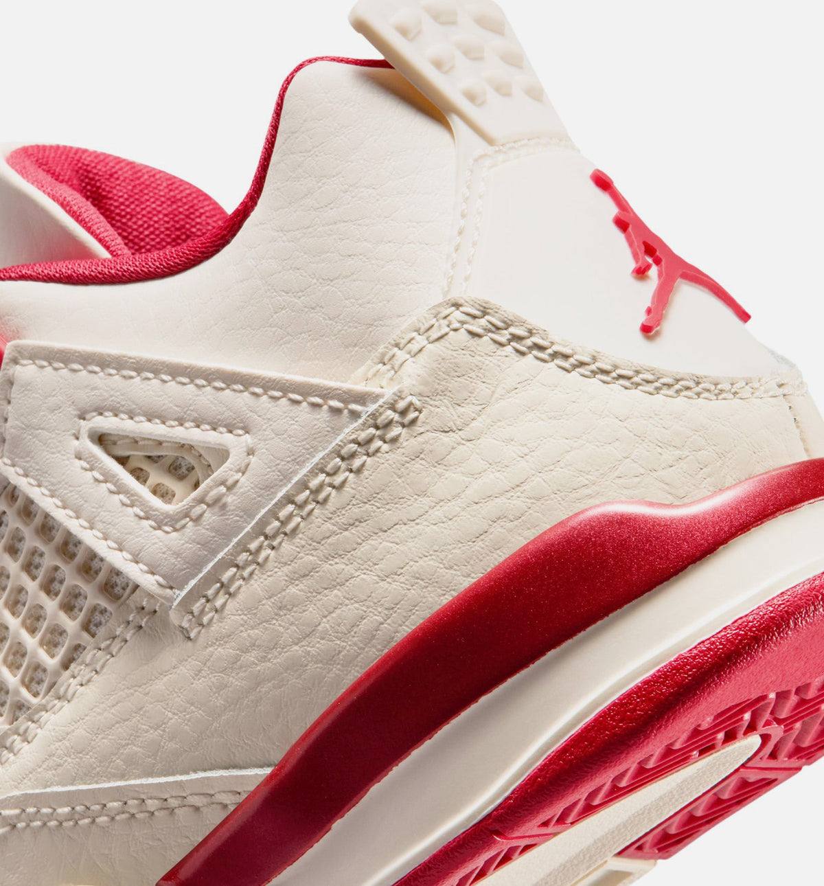 Air Jordan 4 Retro Valentine’s Day – Preschool Lifestyle Shoe in Pale Ivory/Sierra Red/Tough Red