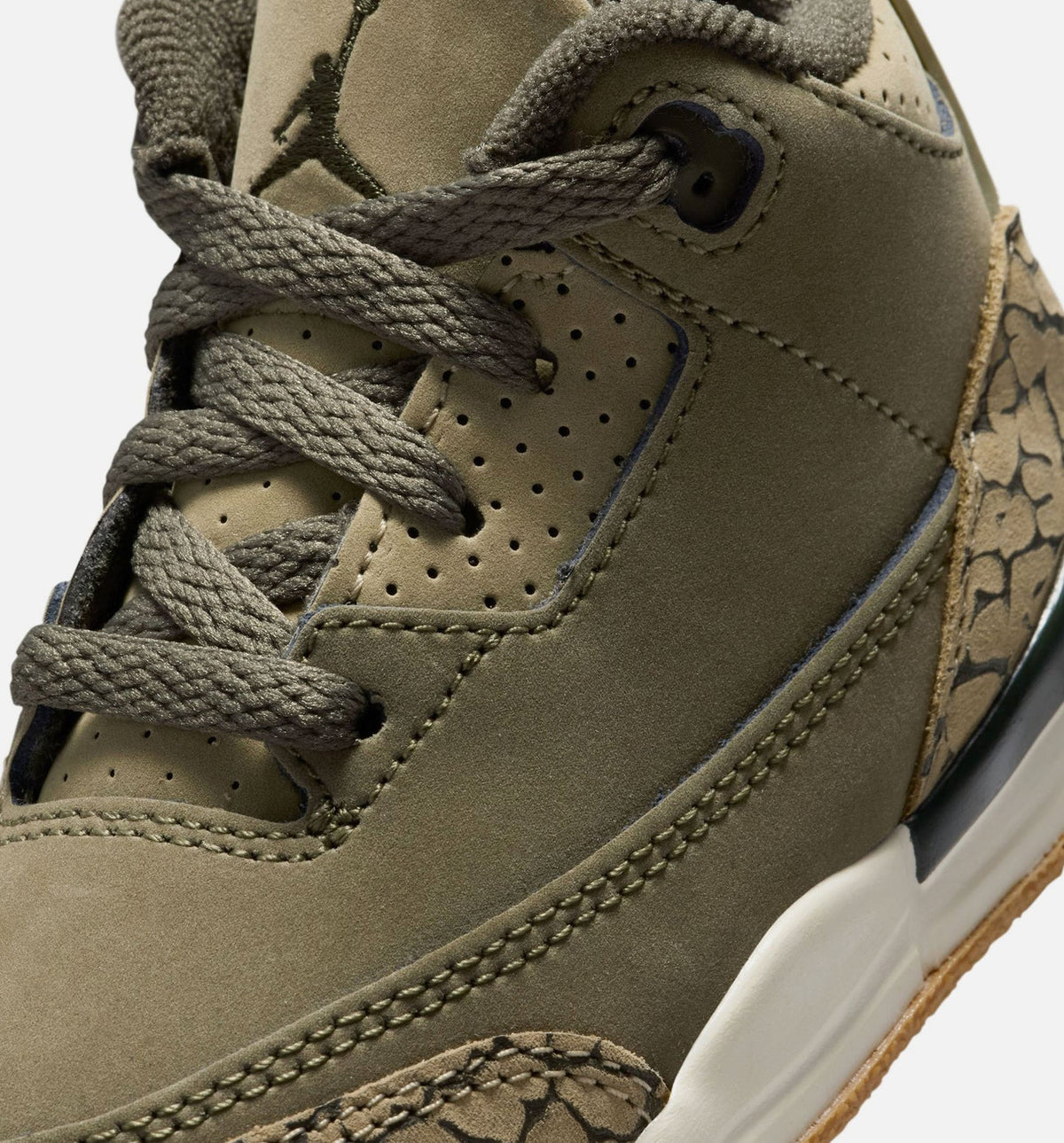 Air Jordan 3 Retro Medium Olive – Infant/Toddler Lifestyle Shoe in Medium Olive/Sequoia/Neutral Olive/Sail