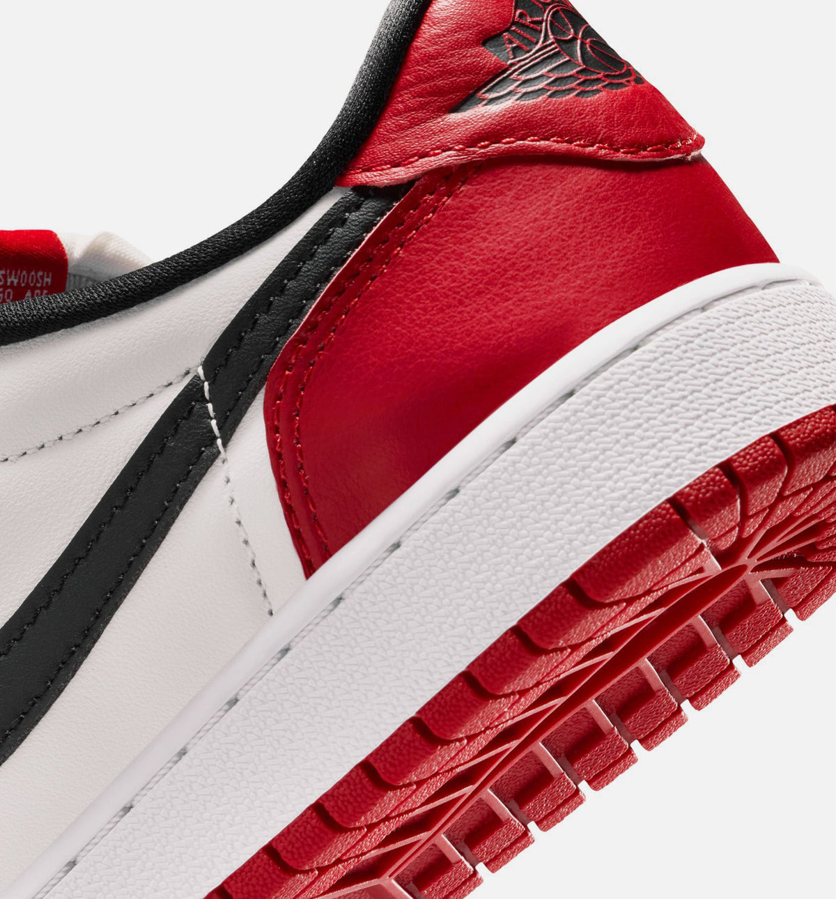 Air Jordan 1 Retro Low OG Chicago – Grade School Lifestyle Shoe in Varsity Red/Black/Summit White