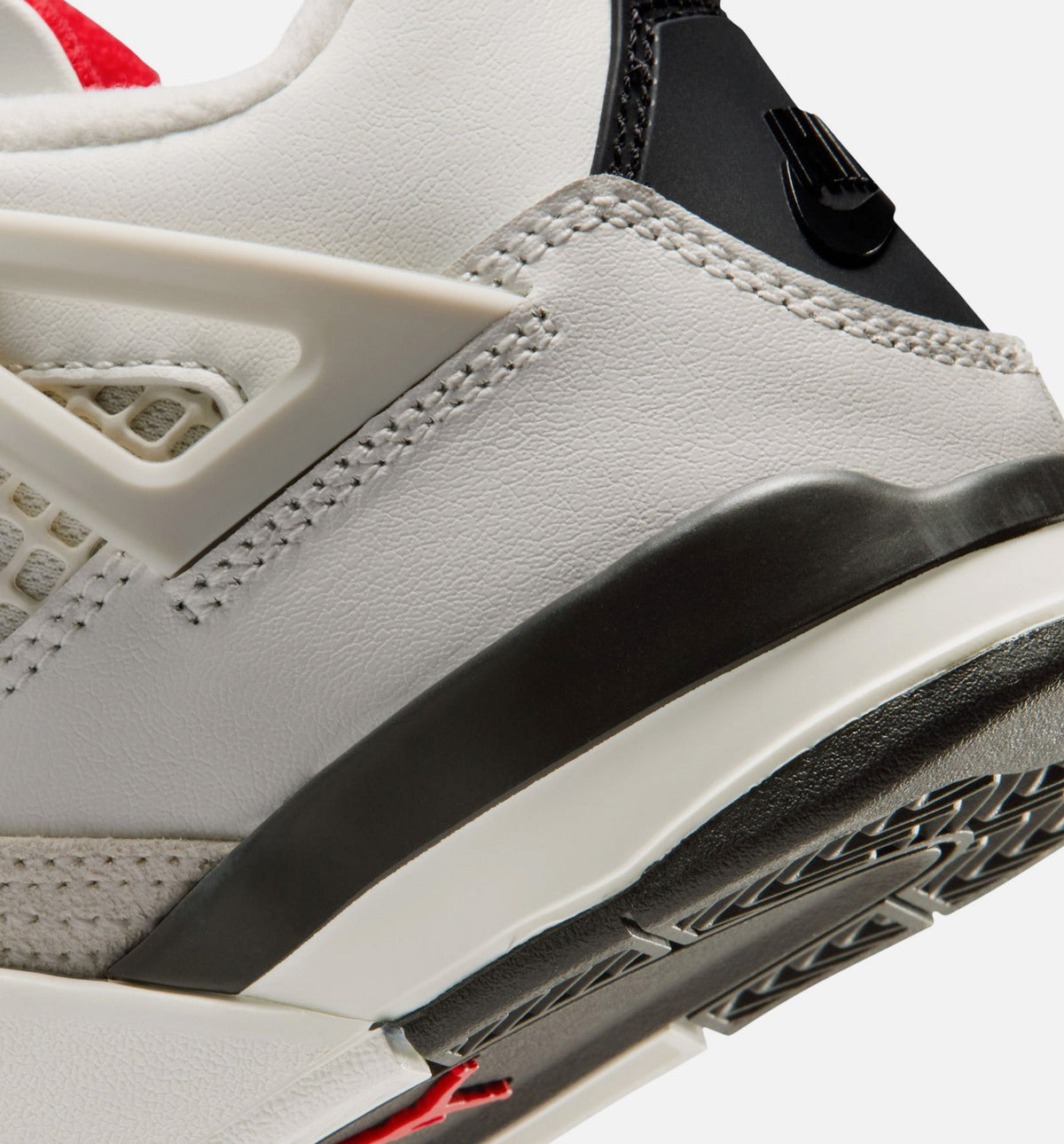 Air Jordan 4 Retro Flight Club – Preschool Lifestyle Shoe in Sail/Black/University Red