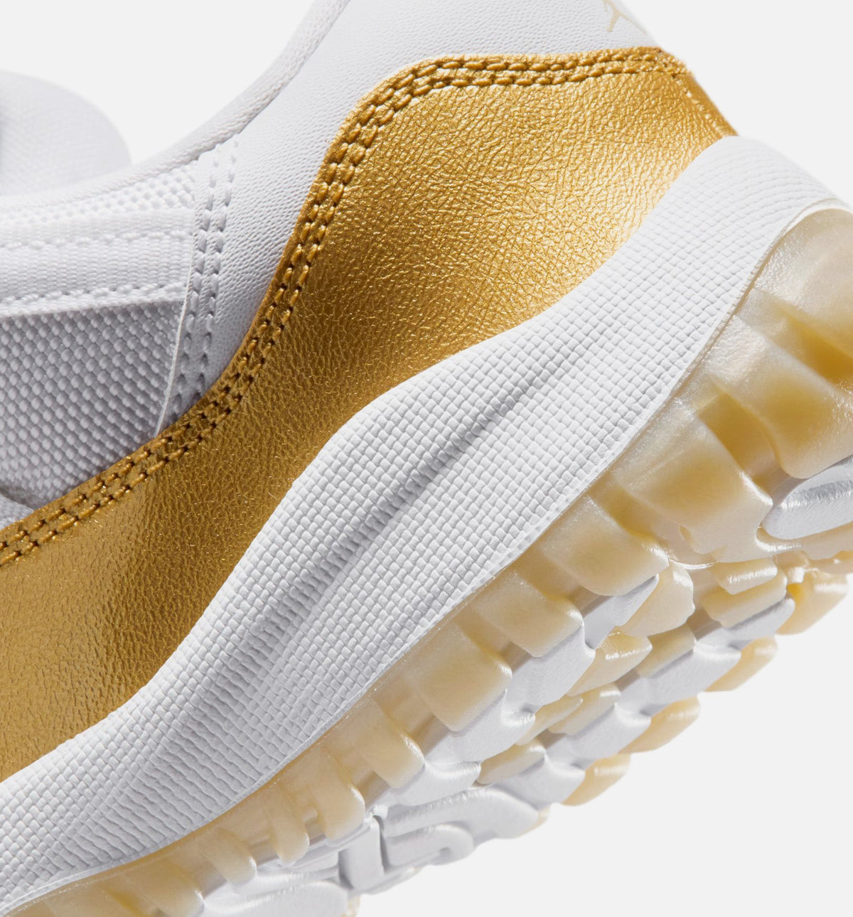 Air Jordan 11 Retro Low Mother's Day – Preschool Lifestyle Shoe in White/Metallic Gold/Team Gold