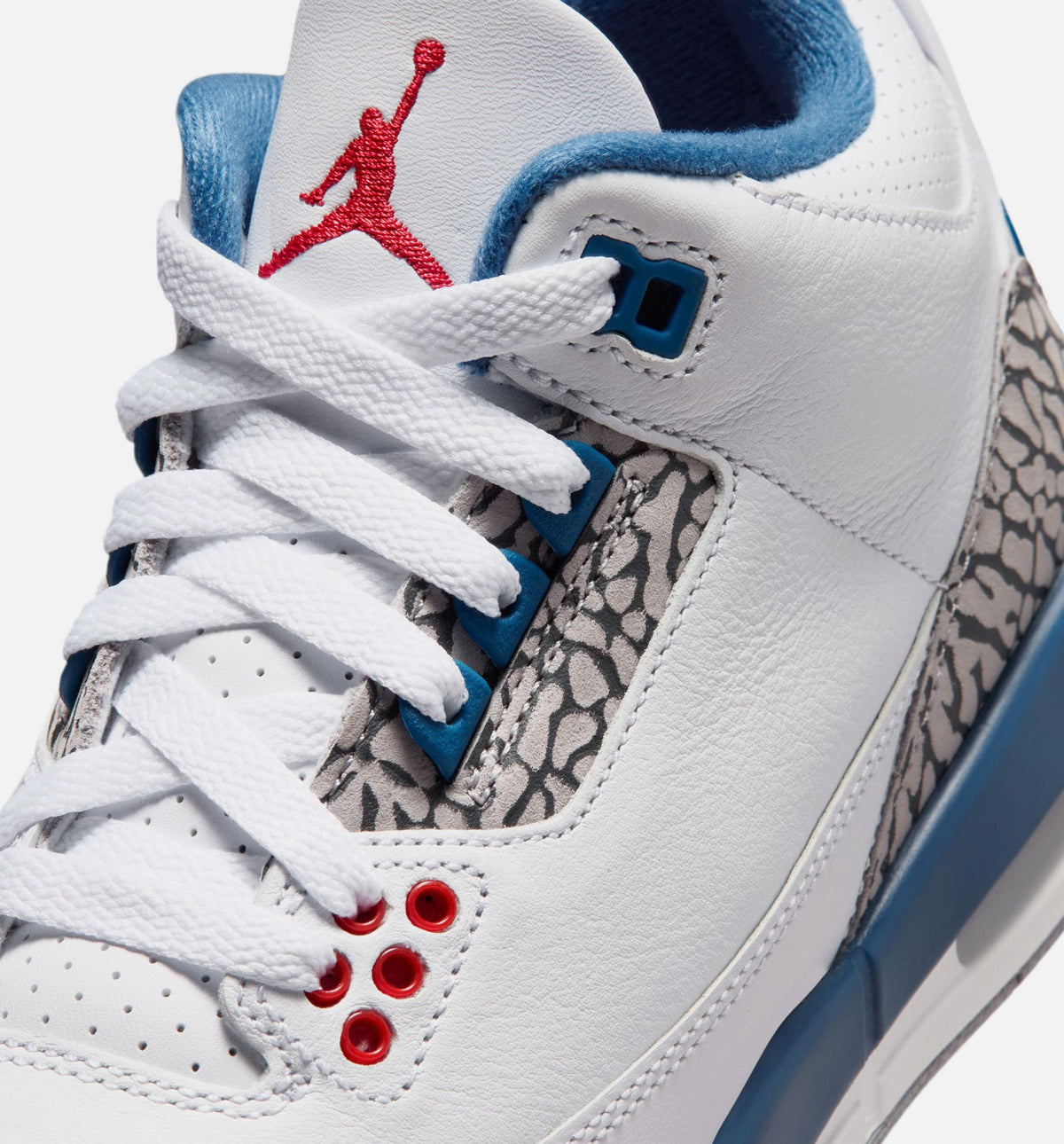 Air Jordan 3 Retro OG True Blue – Grade School Lifestyle Shoe in White/Fire Red/True Blue